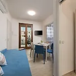 I Tre Golfi - Via Salvatore Quasimodo 3*