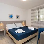 Lejlighedshotel I Tre Golfi - Via Salvatore Quasimodo 3*