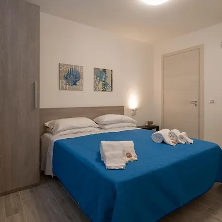 Aparthotel I Tre Golfi - Via Salvatore Quasimodo *